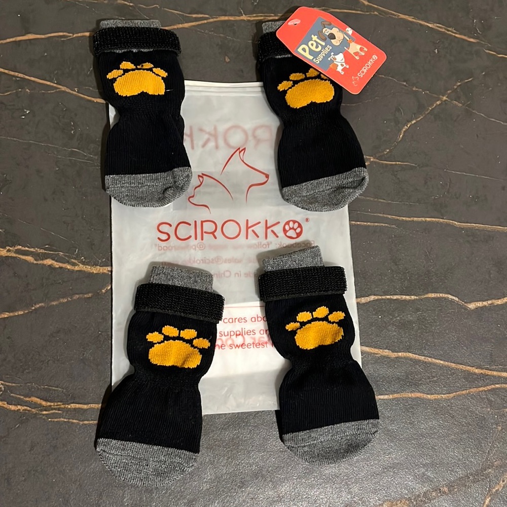 SCIROKKO 2 Pairs Anti-Slip Dog Socks with Golden Paw Pattern - Medium